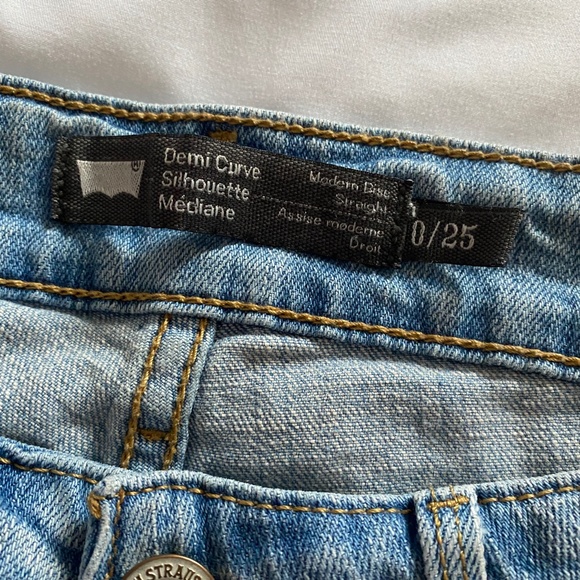Womens Levi’s Denim - Size 0/25 - Picture 4 of 4